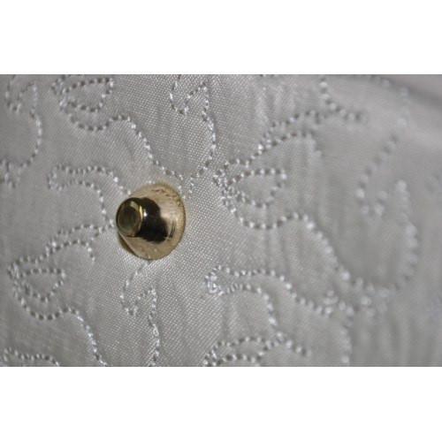 FARLEY - Womens White Lamb Embroidered Stitching Unique Handbag - Belt N Bags